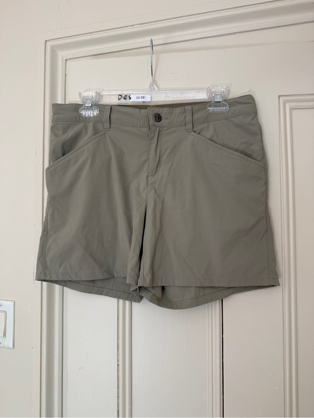 Patagonia Women's Tan Quandry Shorts 5”. Interior sizer. Stretchy & Comfy. Sz 8 - Picture 2 of 10